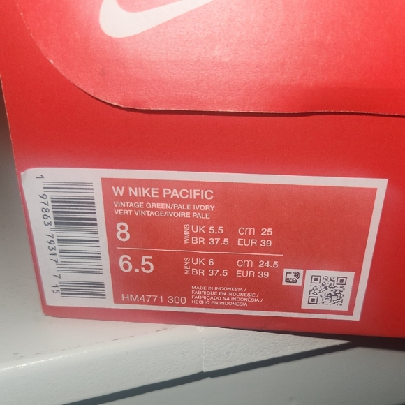 Nike Womens Dark Green and White Sneakers - Picture 7 of 7